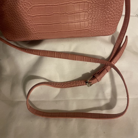 New Betsey Johnson Gigi‎ Satchel Pink Croc Faux Leather Top Handle Crossbody Bag - Picture 3 of 16